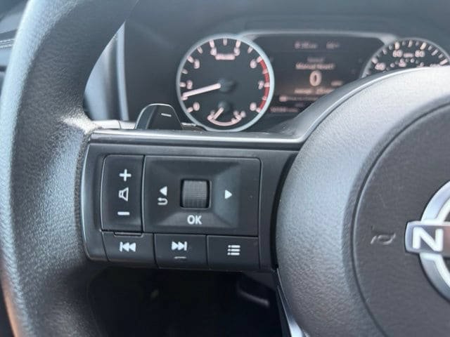 Used 2024 Nissan Rogue S AWD/4WD image 16