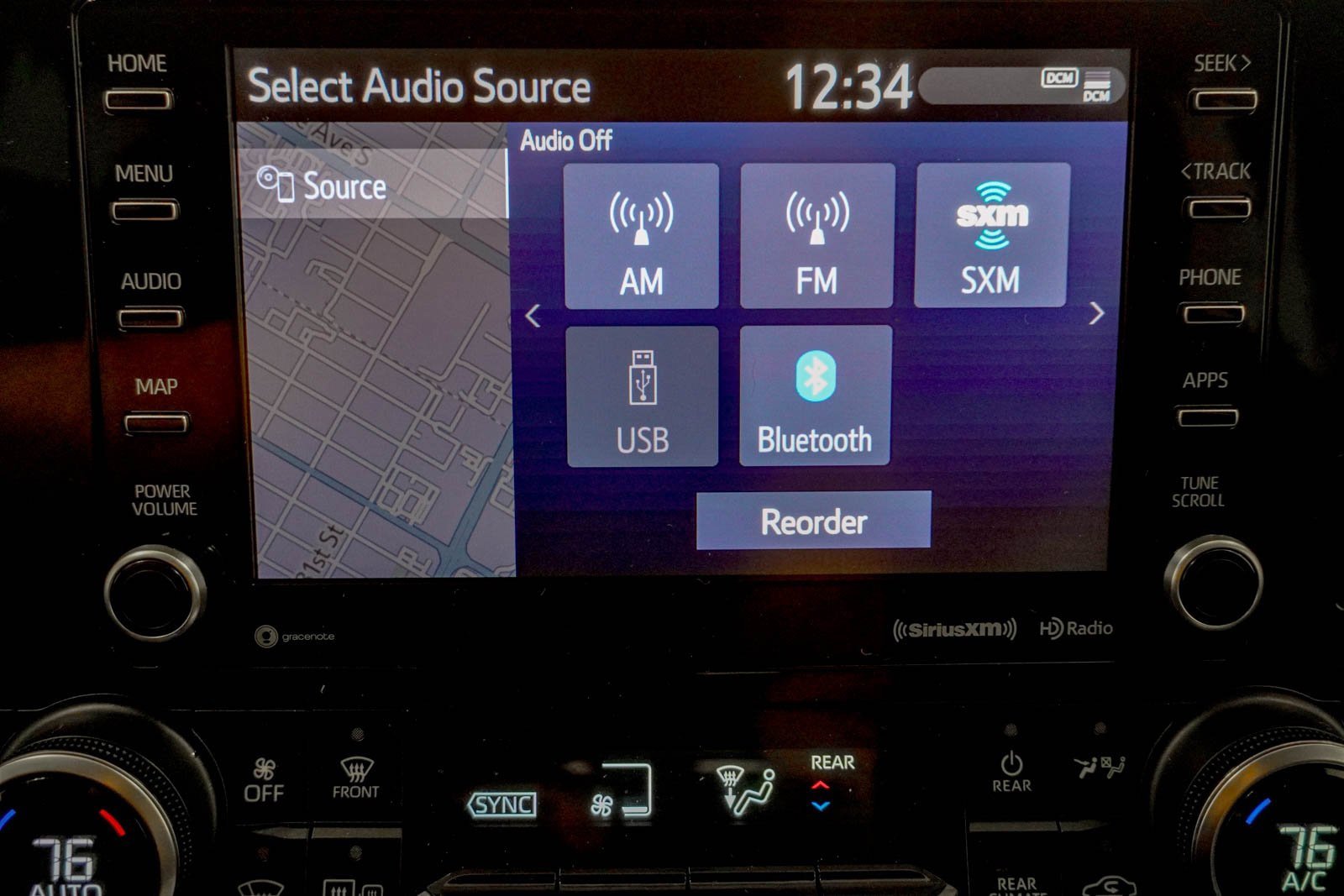 Used 2021 Toyota Highlander XLE image 25