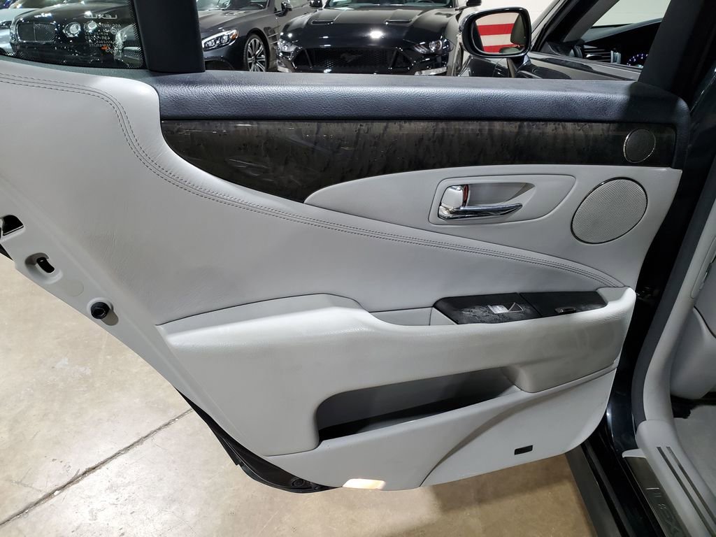 Used 2011 Lexus LS 460 AWD w/ Luxury Value Edition image 24