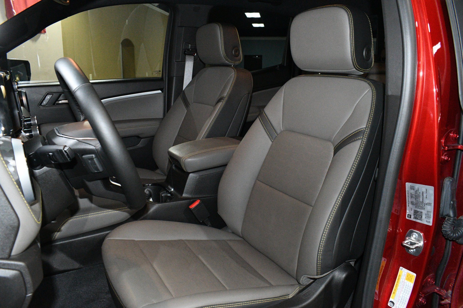 Used 2025 Chevrolet Colorado ZR2 w/ Technology Package AWD/4WD image 7
