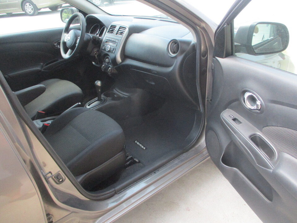 Used 2013 Nissan Versa SV w/ Convenience Pkg FWD image 20