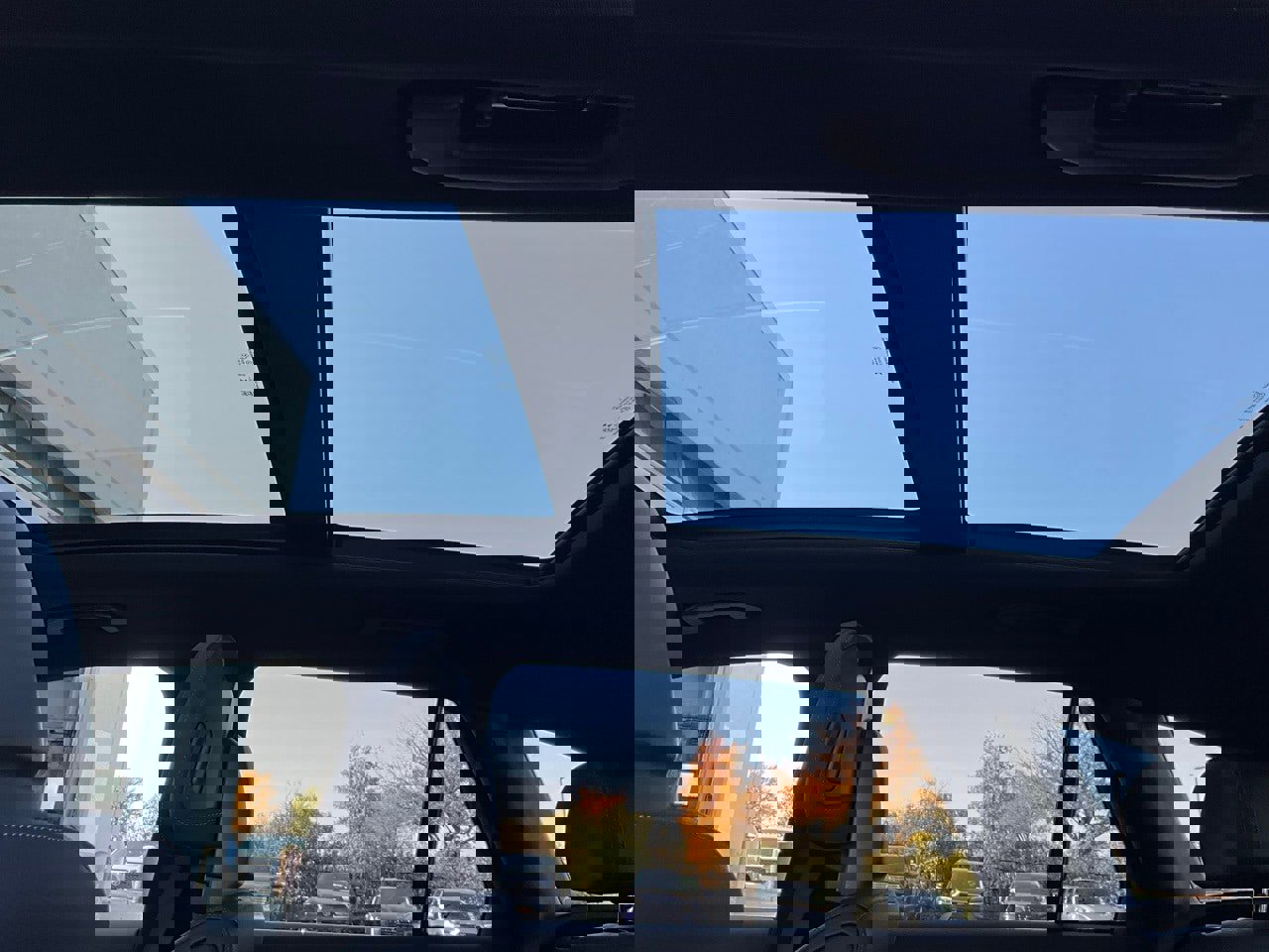 Used 2024 Mercedes-Benz GLC 300 4MATIC image 19