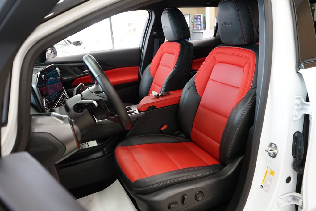 Used 2024 Chevrolet Equinox EV RS FWD image 3
