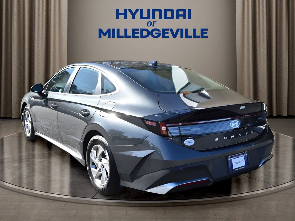 Used 2025 Hyundai Sonata SE image 3