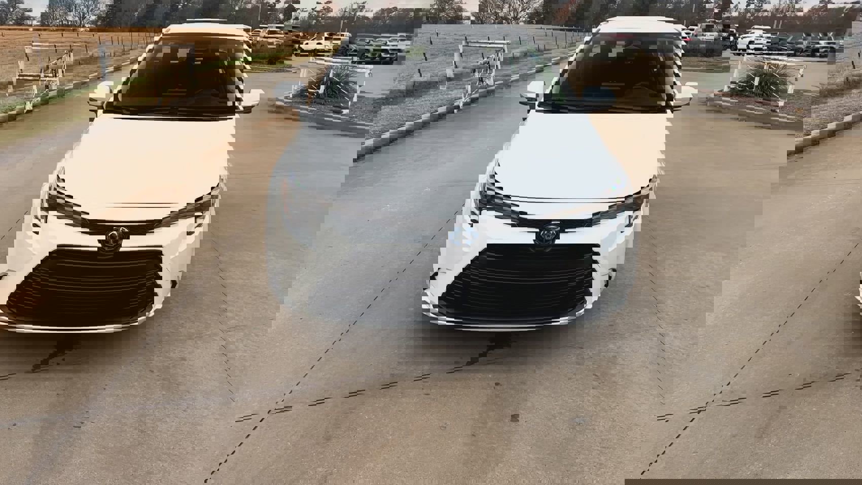 Used 2024 Toyota Corolla LE image 4