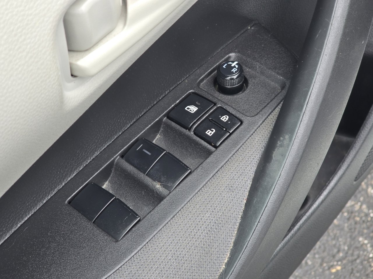 Used 2022 Toyota Corolla LE image 19