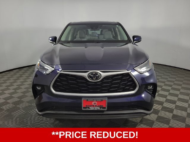 Used 2022 Toyota Highlander LE AWD/4WD image 2
