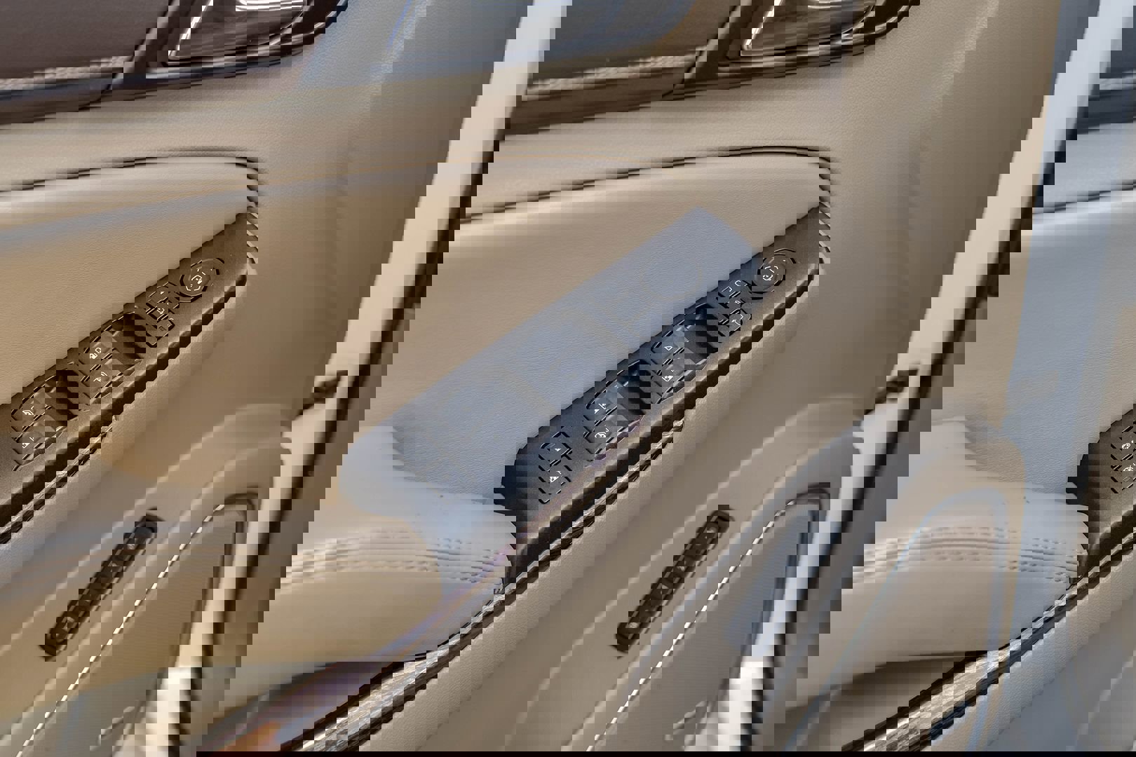 Used 2018 GMC Yukon SLT w/ Open Road Package image 40