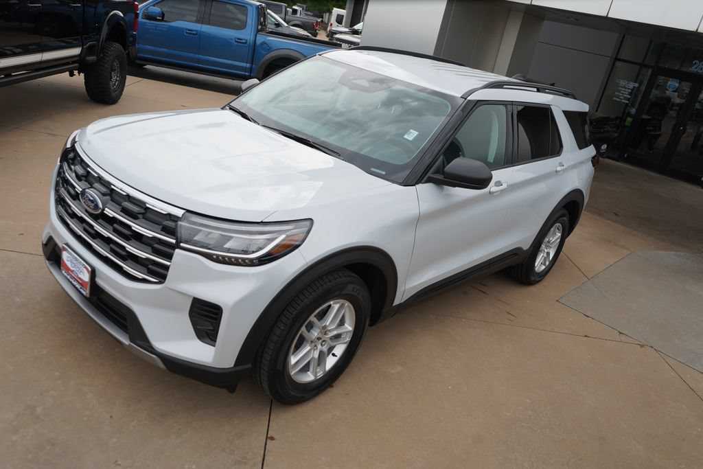 New 2026 Ford Explorer Active RWD image 14