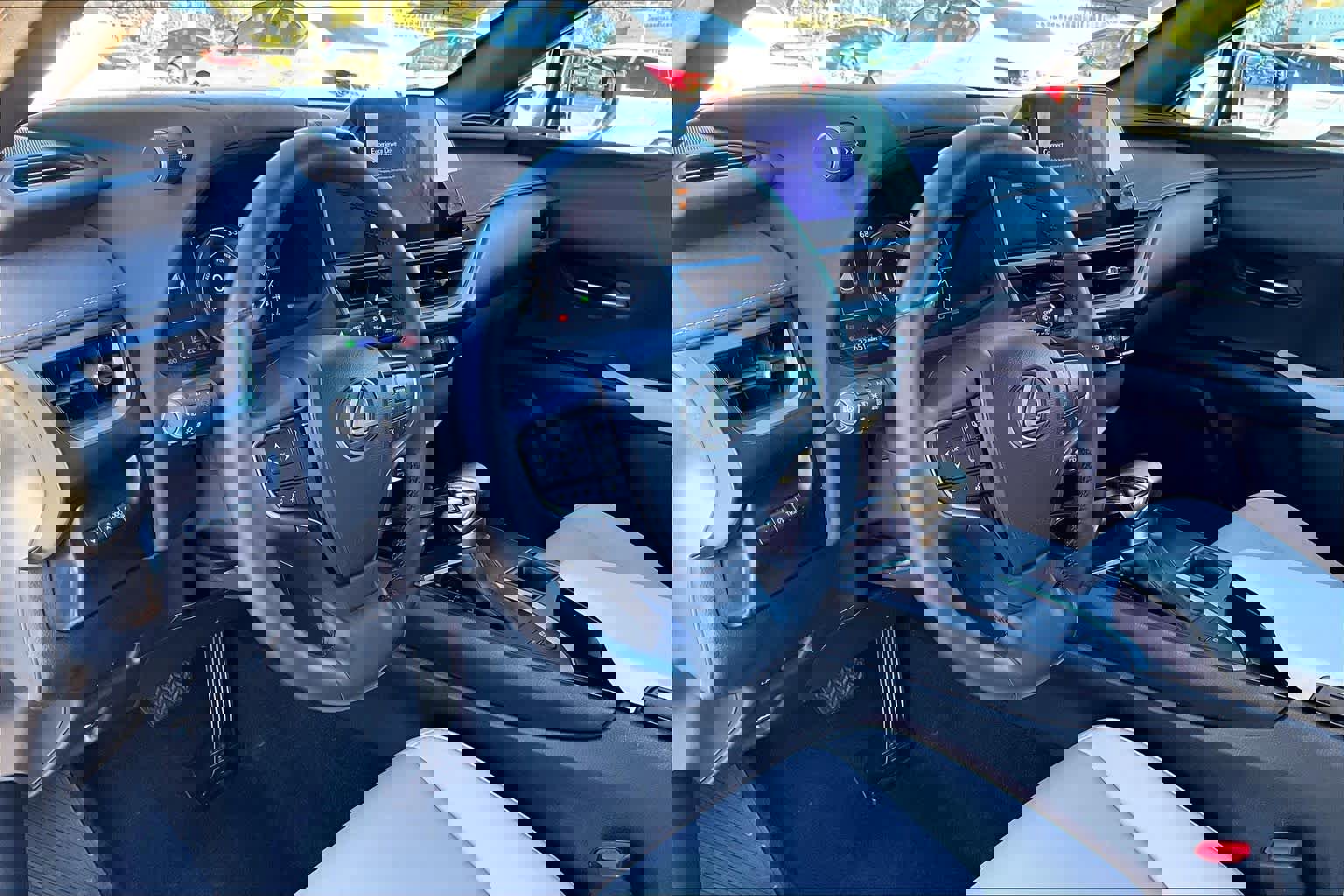 Used 2023 Lexus UX 250h FWD image 16