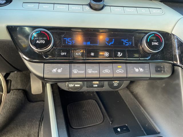 Used 2024 Hyundai Elantra Limited image 33