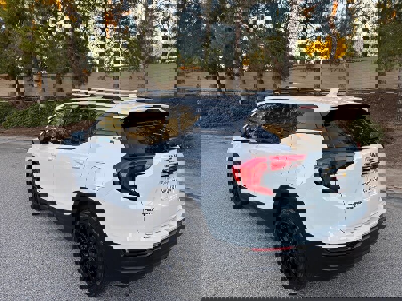 Used 2020 GMC Terrain SLE w/ Elevation Edition image 4