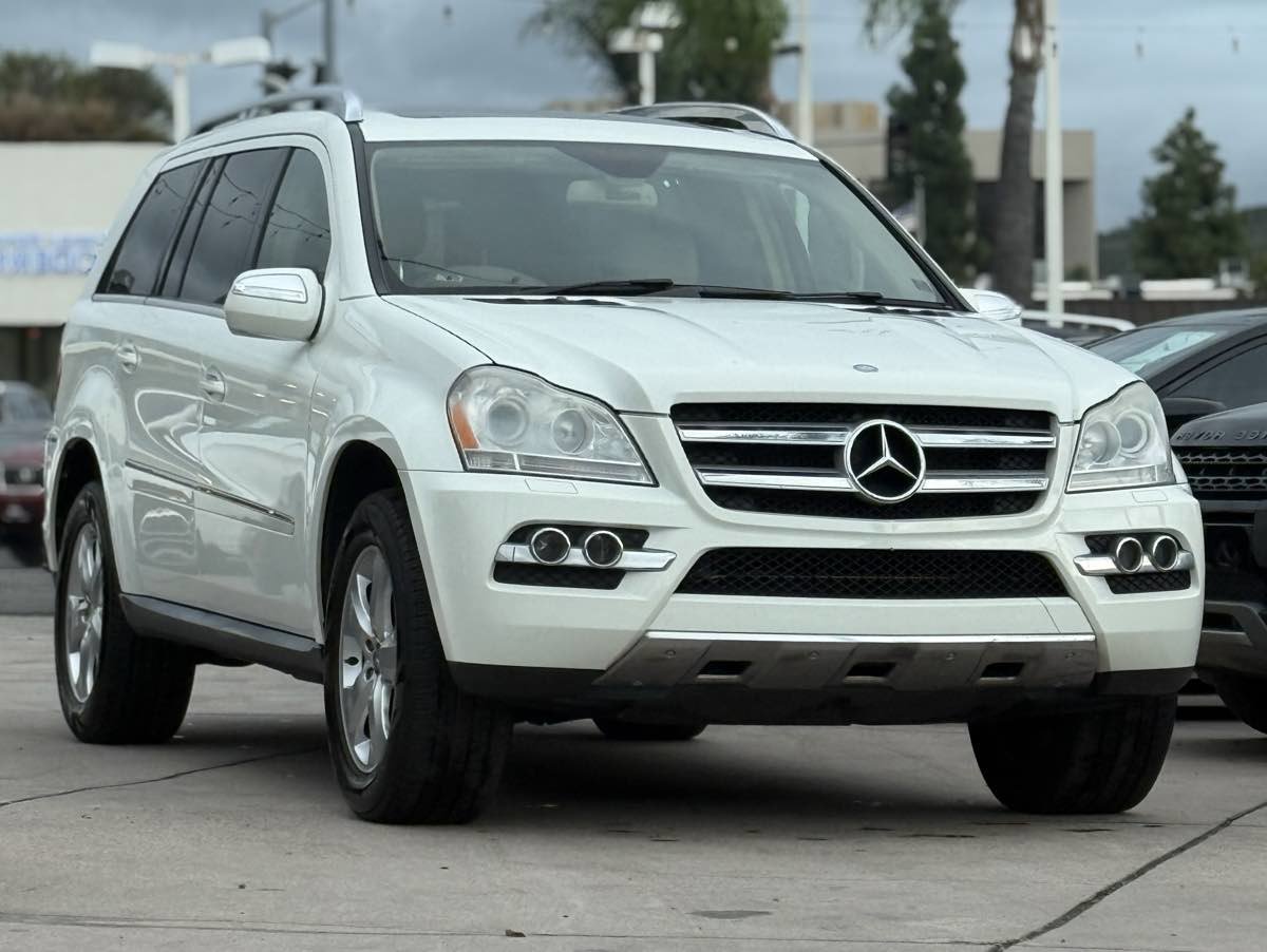 Used 2010 Mercedes-Benz GL 450 4MATIC image 3