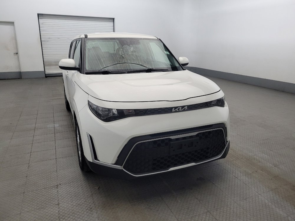Used 2025 Kia Soul LX w/ LX Technology Package FWD image 14