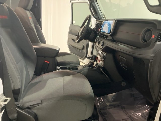 Used 2024 Jeep Wrangler Rubicon w/ Technology Group image 24