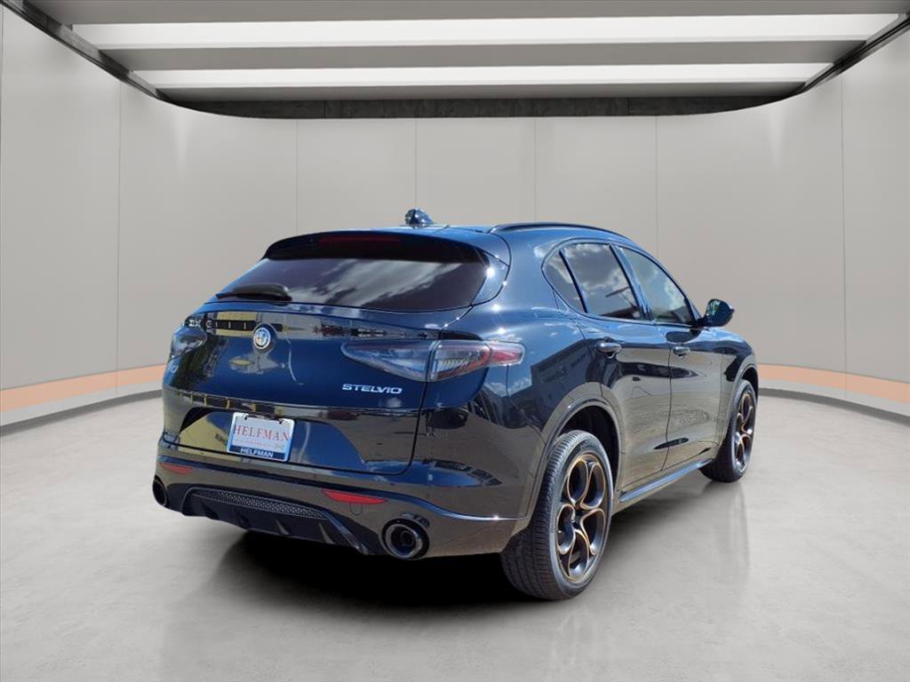 New 2025 Alfa Romeo Stelvio Sprint image 7