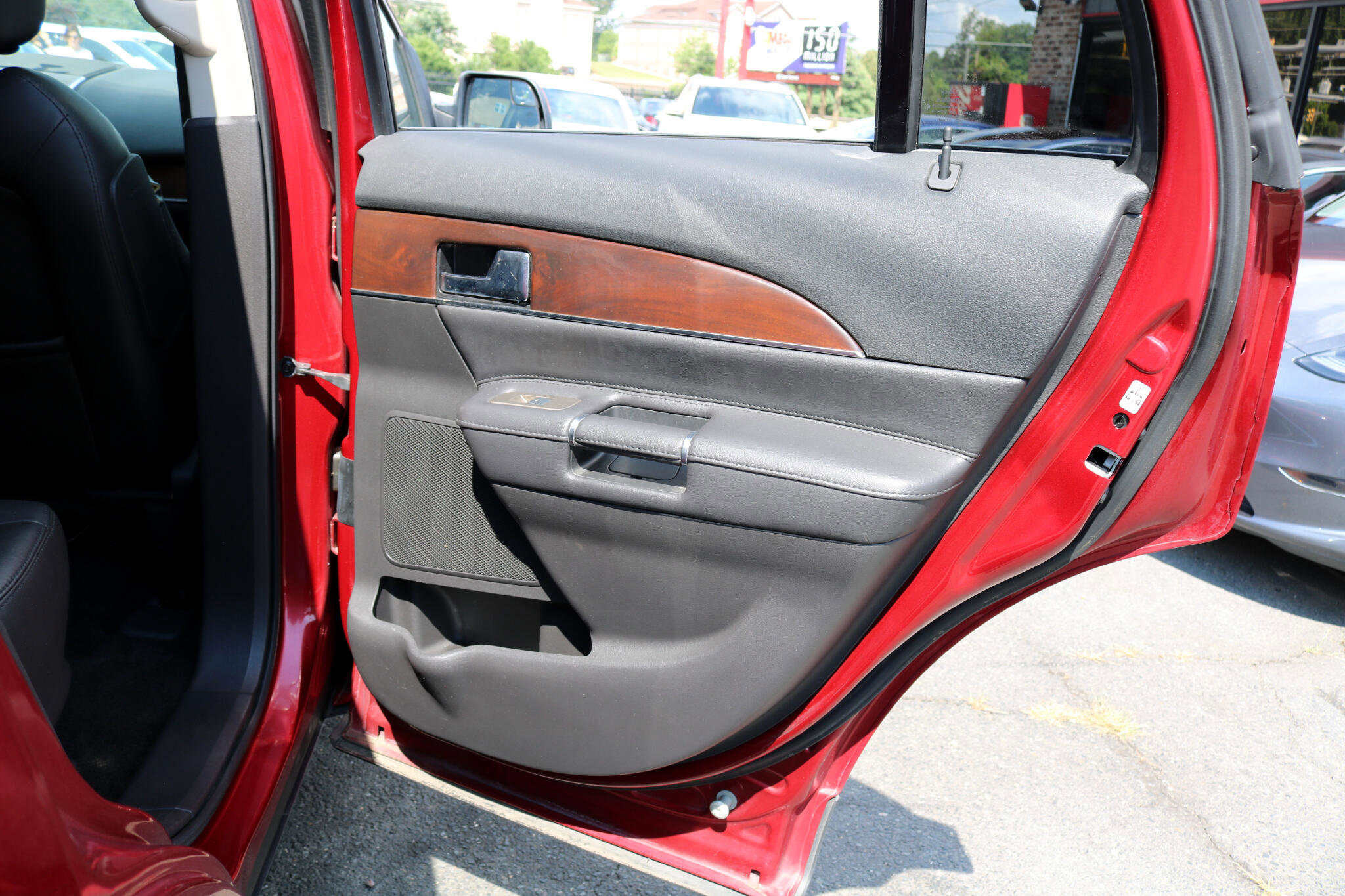 Used 2015 Lincoln MKX FWD w/ Walnut Swirl Wood Package image 39