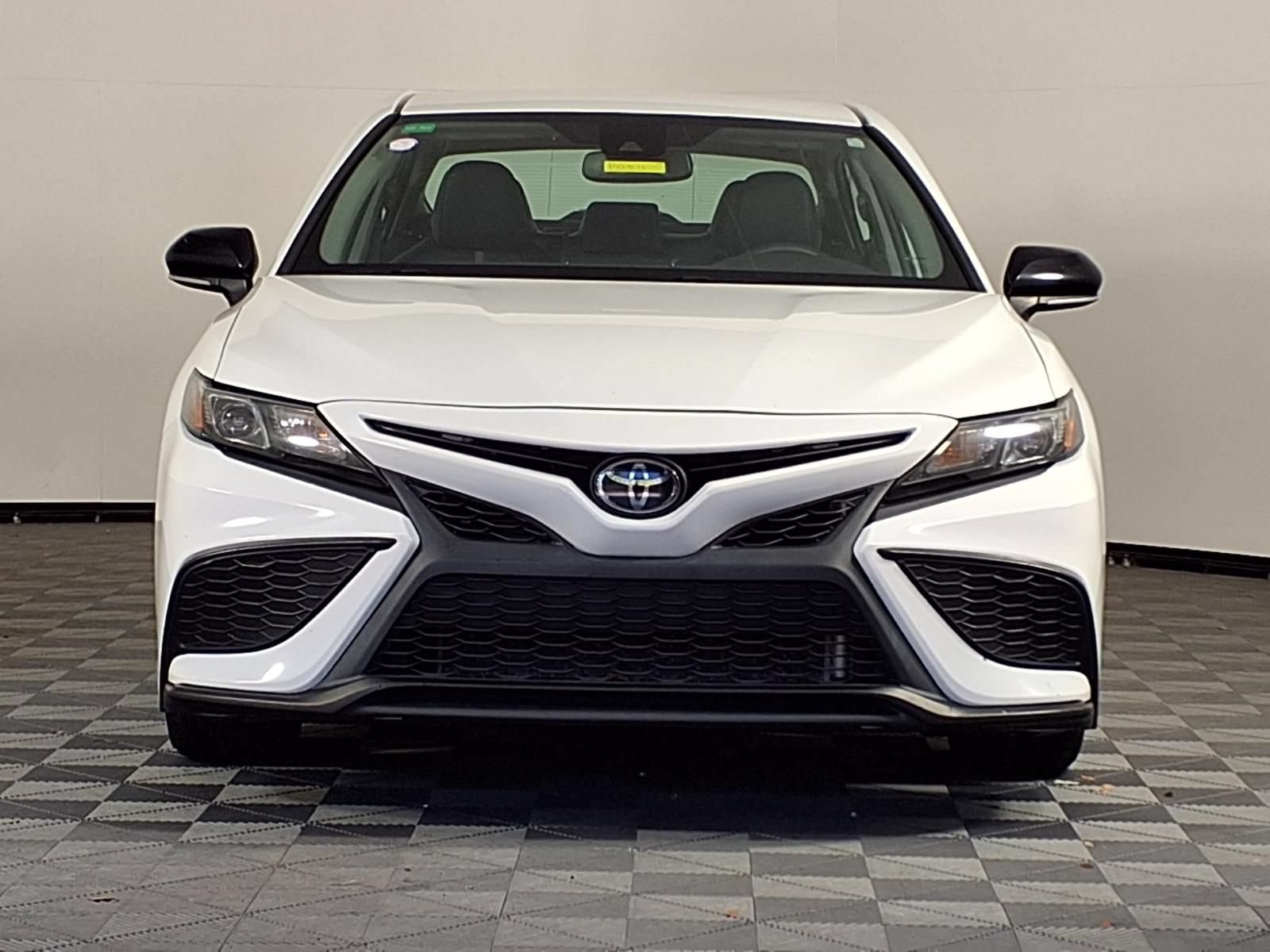 Used 2023 Toyota Camry SE w/ Convenience Package FWD image 2