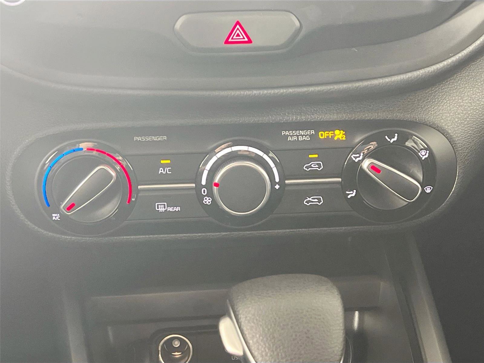 Used 2025 Kia Soul LX w/ LX Technology Package FWD image 16