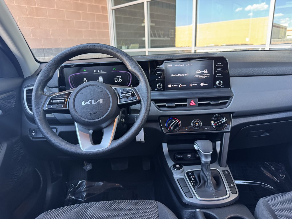 Used 2024 Kia Seltos LX AWD/4WD image 16
