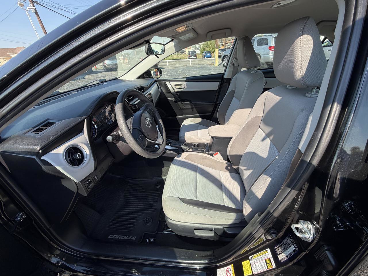 Used 2018 Toyota Corolla LE FWD image 10