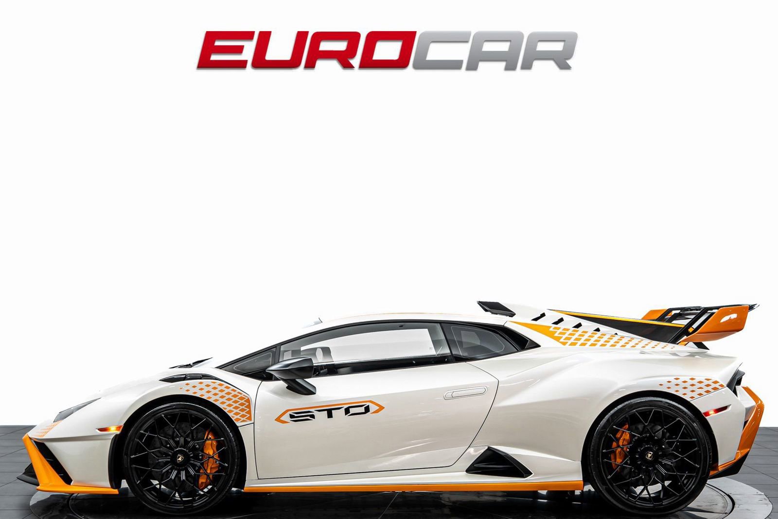 Used 2022 Lamborghini Huracan STO image 2
