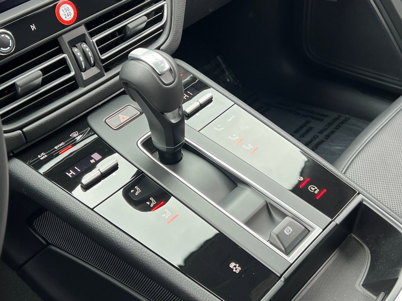 Certified 2025 Porsche Macan image 26