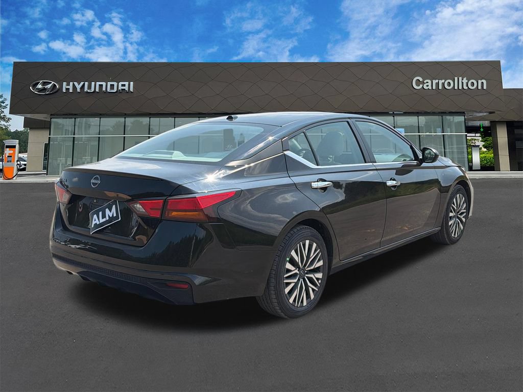 Used 2025 Nissan Altima 2.5 SV FWD image 5