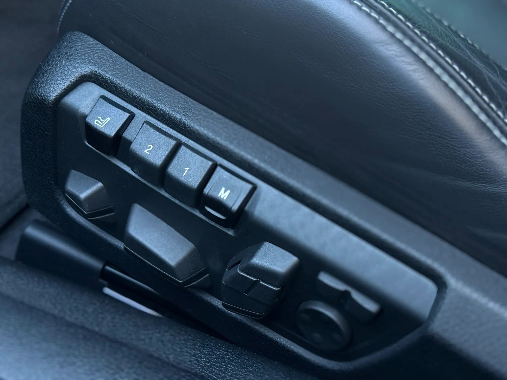 Used 2013 BMW M6 Coupe 2D image 23