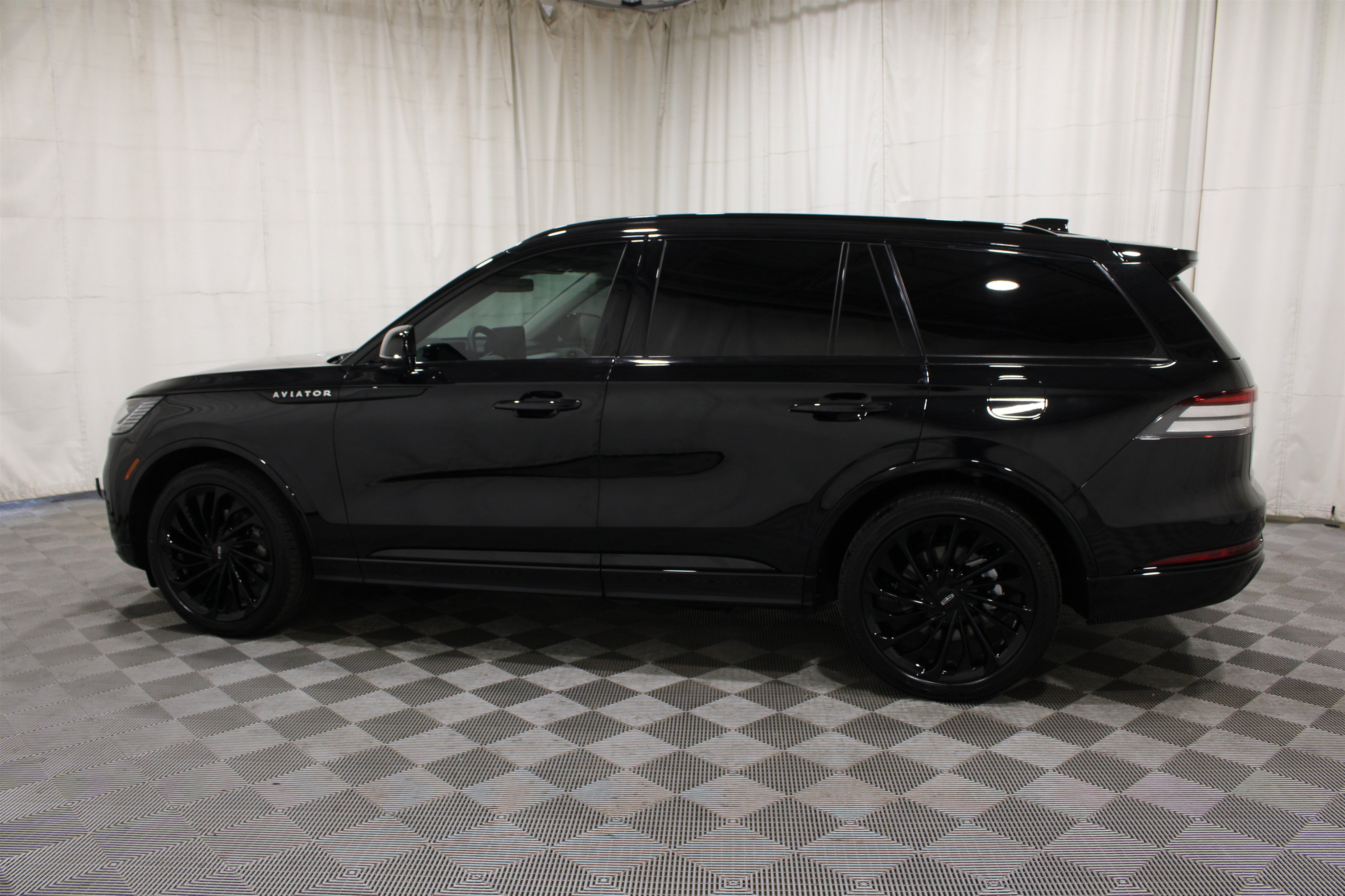 Certified 2026 Lincoln Aviator Reserve AWD/4WD image 37