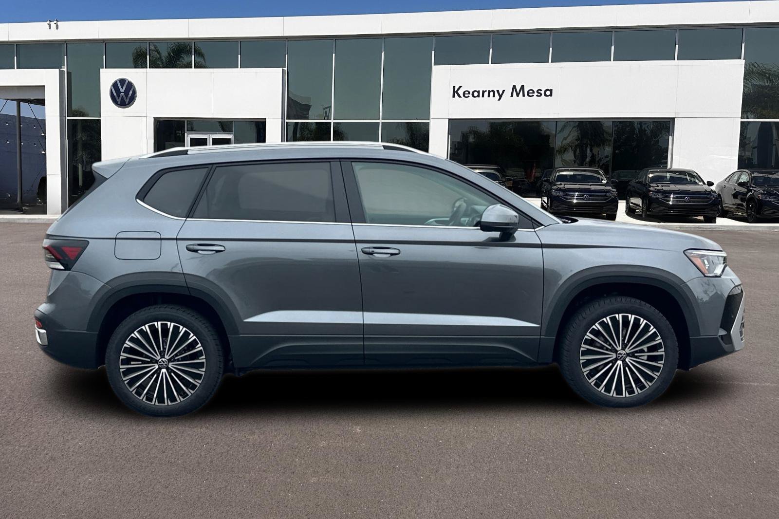 New 2026 Volkswagen Taos SE FWD image 3