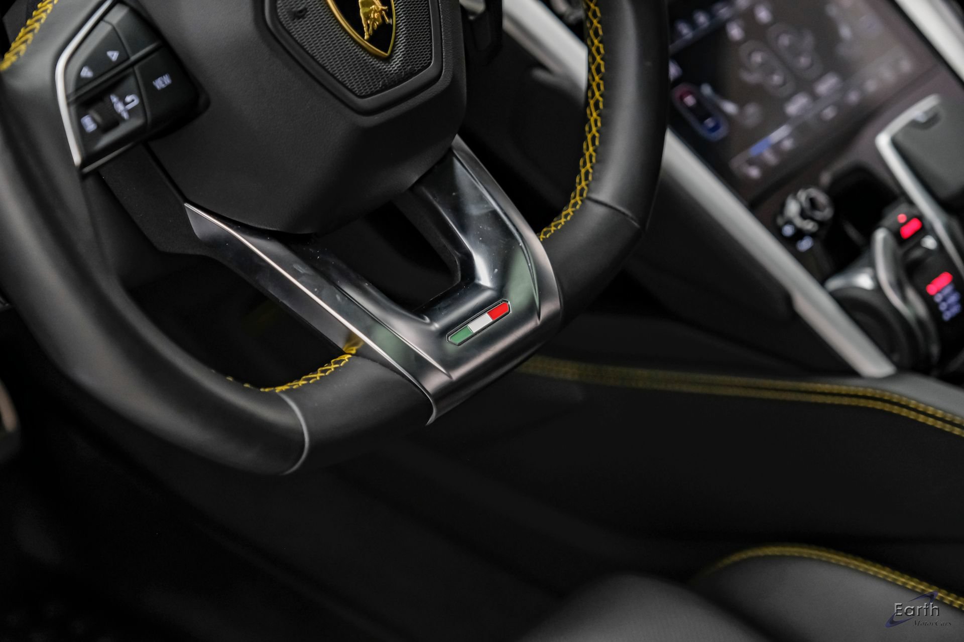 Used 2022 Lamborghini Urus AWD/4WD image 45