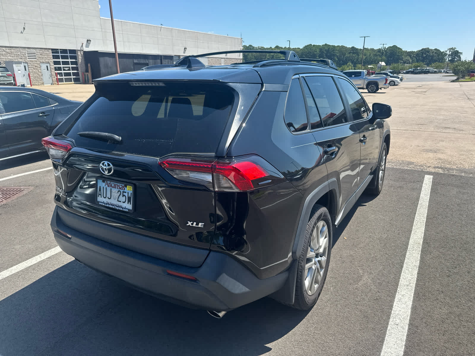 Used 2023 Toyota RAV4 XLE Premium FWD image 4