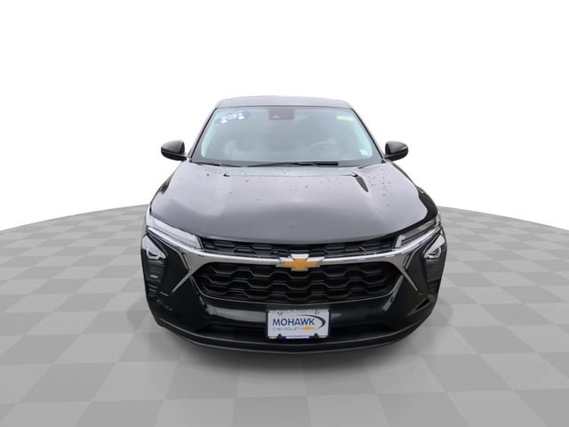 Used 2024 Chevrolet Trax LS image 3