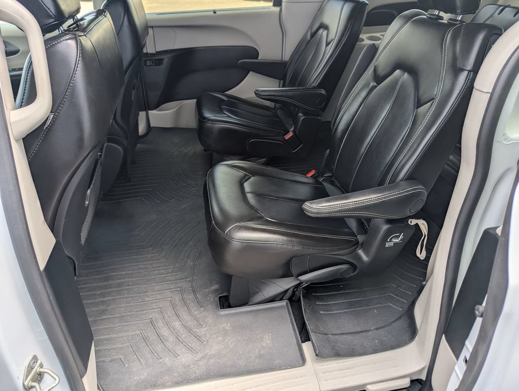Used 2023 Chrysler Pacifica Touring-L FWD image 36