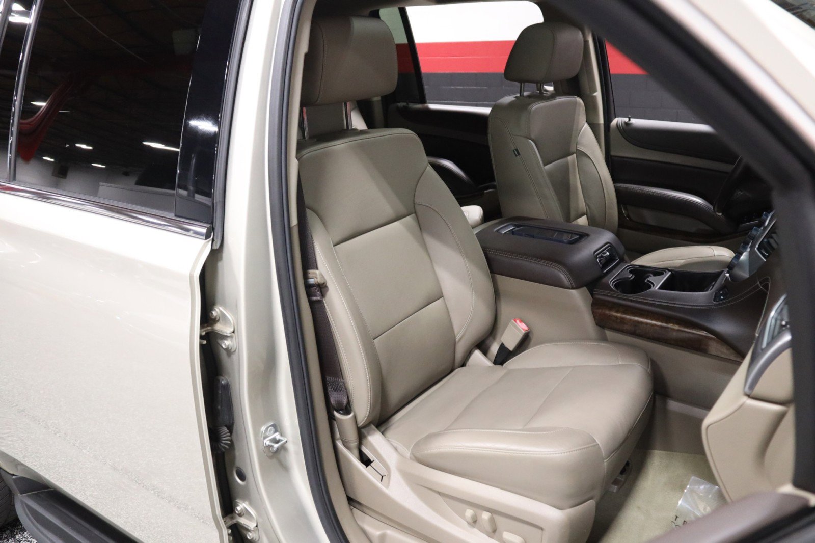Used 2017 Chevrolet Suburban LT AWD/4WD image 46
