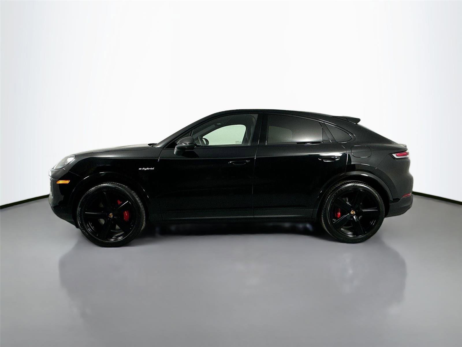 Certified 2025 Porsche Cayenne S AWD/4WD image 2