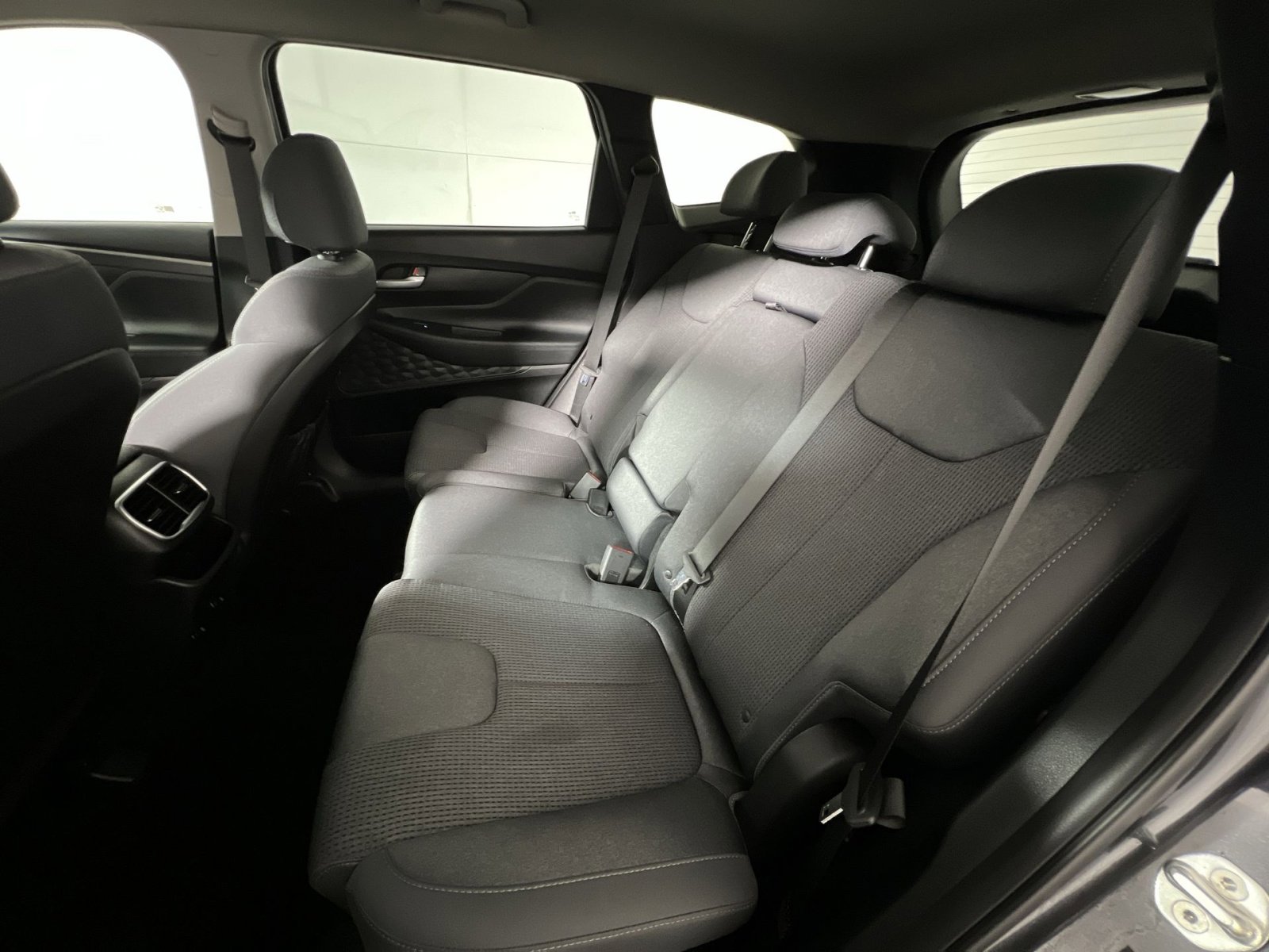 Used 2020 Hyundai Santa Fe SE image 23