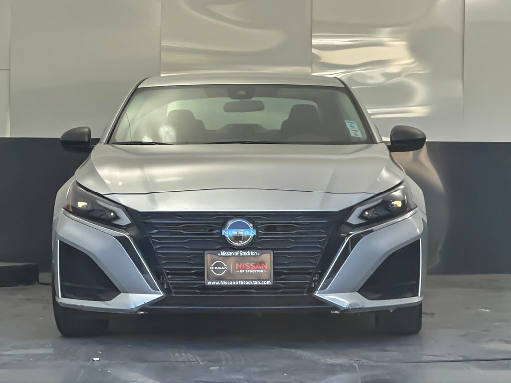Used 2024 Nissan Altima 2.5 SV FWD image 8