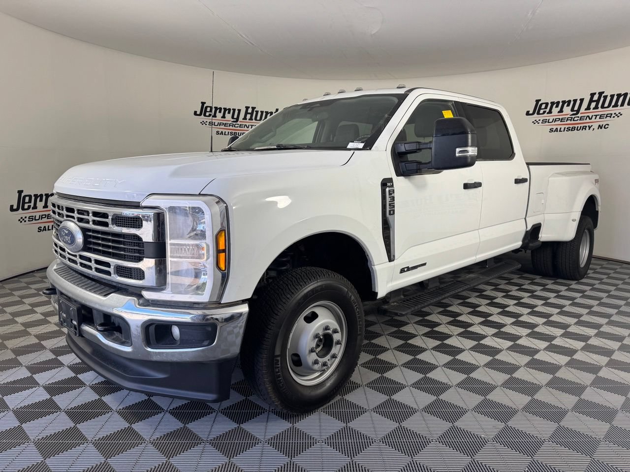 Used 2025 Ford F350 XLT w/ FX4 Off-Road Package AWD/4WD image 1