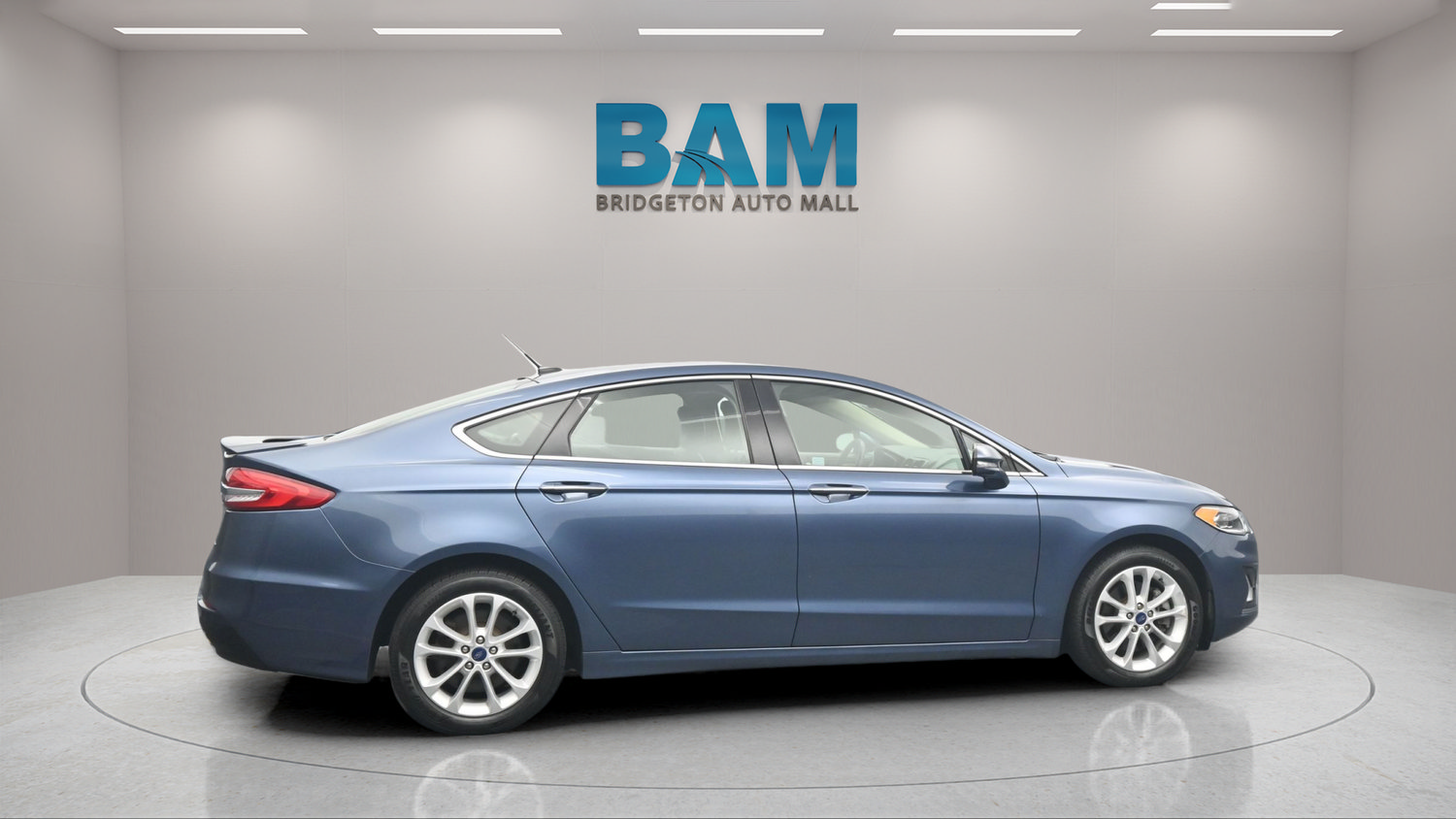 Used 2019 Ford Fusion Energi Titanium FWD image 3