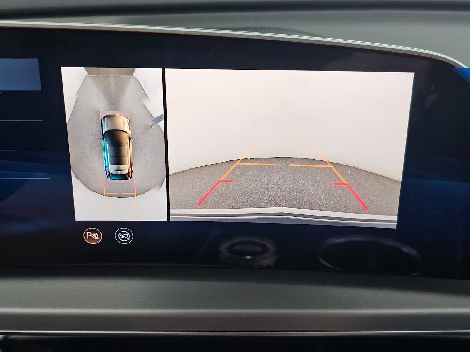 New 2025 Cadillac Lyriq Luxury w/ LPO, Red Accent Package image 29