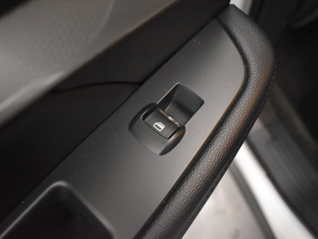 Used 2017 Ford Explorer XLT image 10