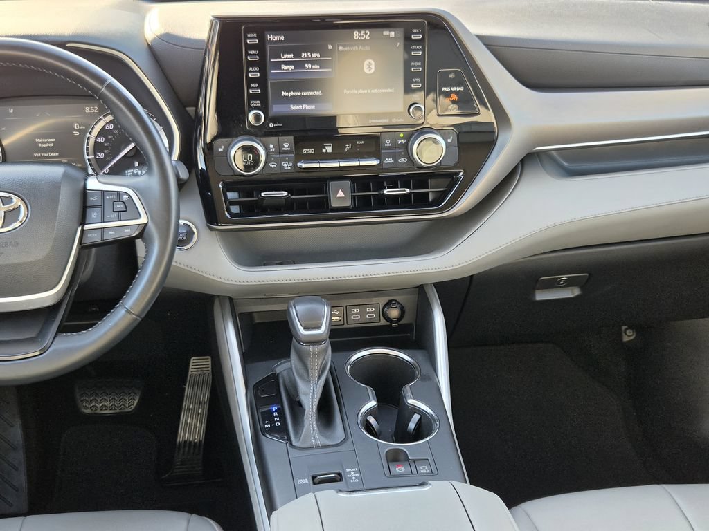 Used 2022 Toyota Highlander XLE FWD image 17