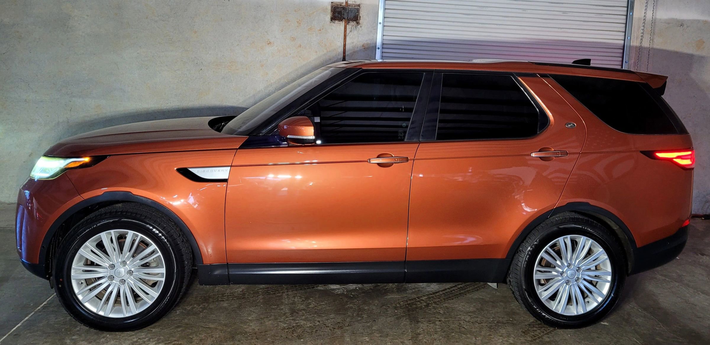 Used 2018 Land Rover Discovery HSE Luxury image 9