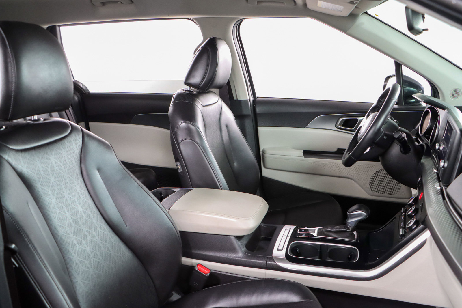 Used 2024 Kia Carnival LX image 27