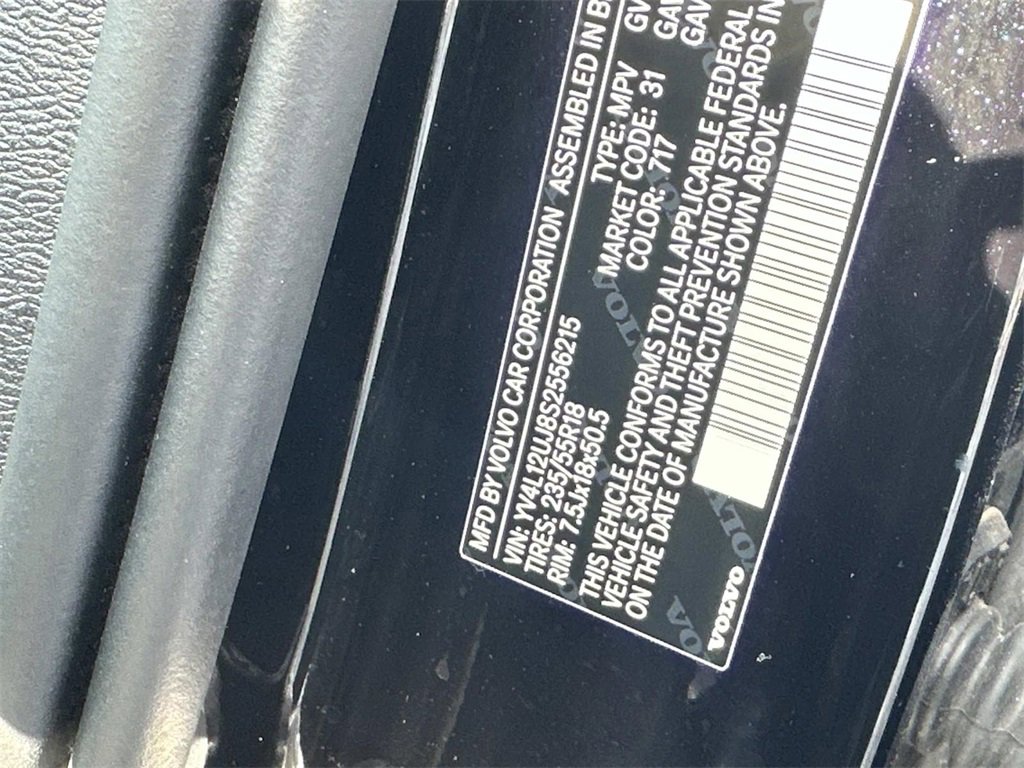 Used 2025 Volvo XC40 B5 Core image 19