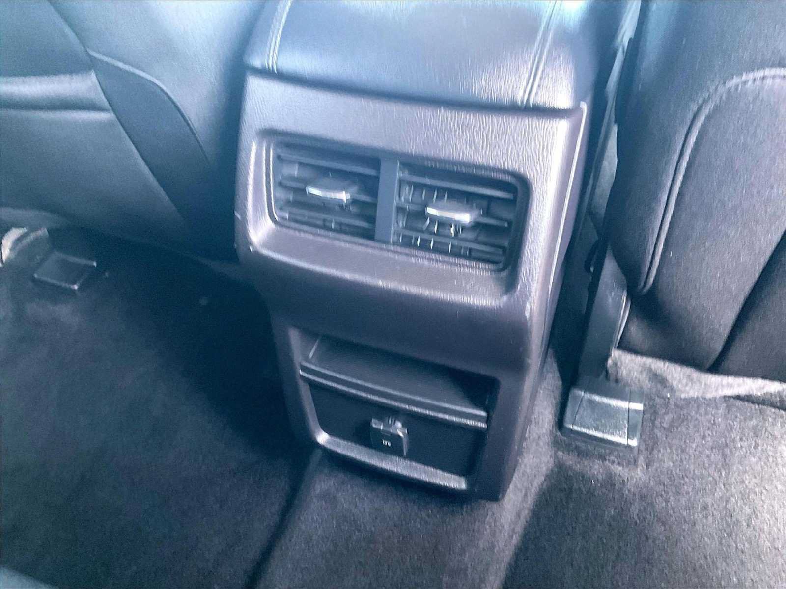 Used 2018 Ford Edge SEL FWD image 35