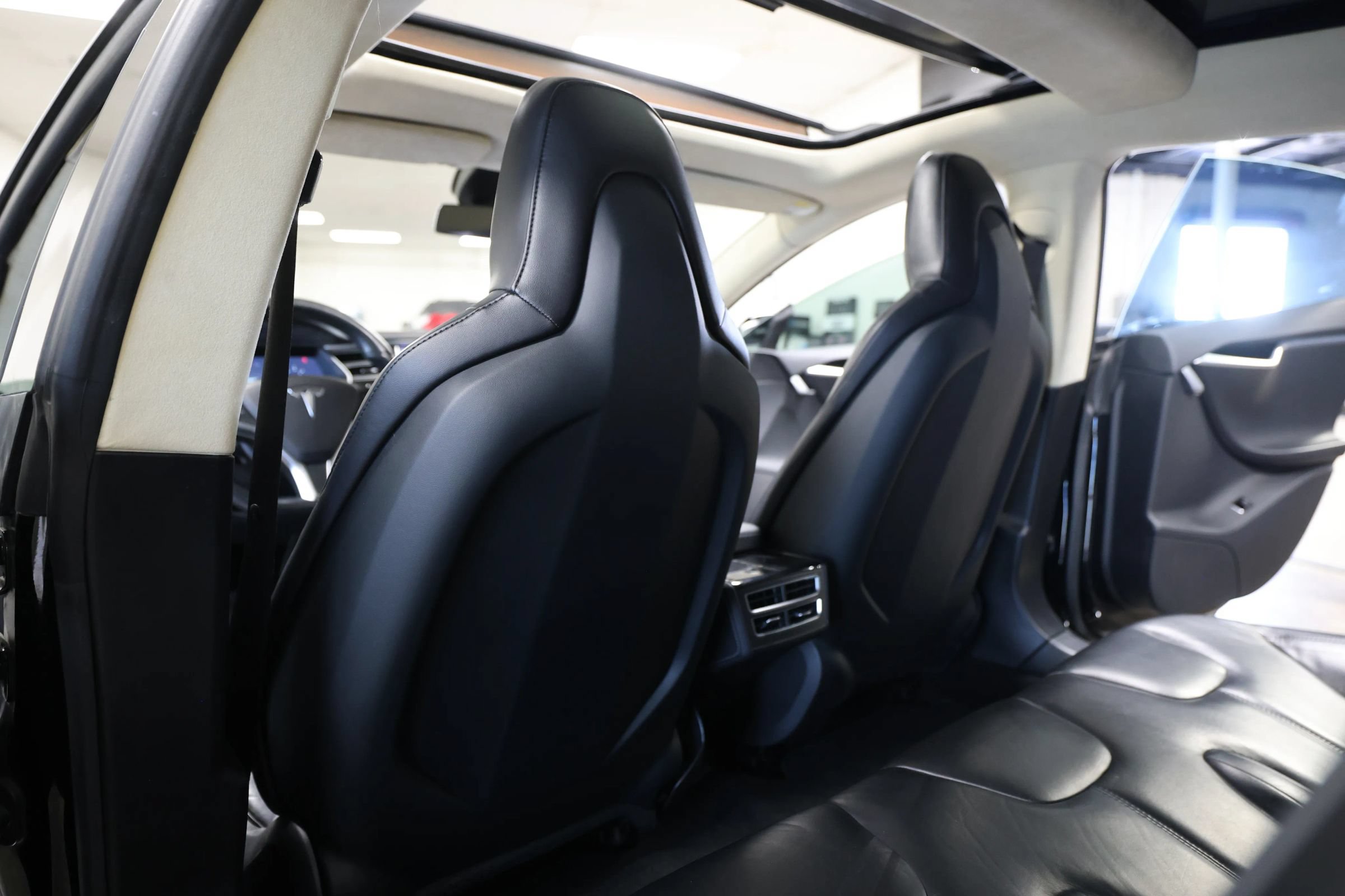 Used 2015 Tesla Model S 70D AWD/4WD image 45
