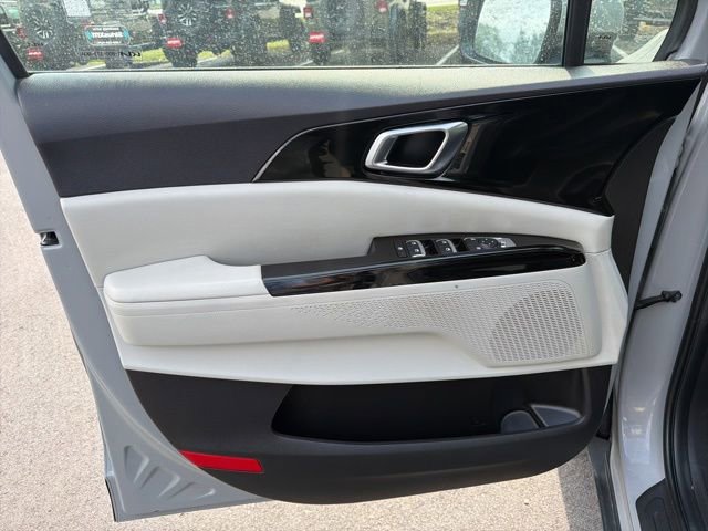 Used 2023 Kia Carnival EX FWD image 13